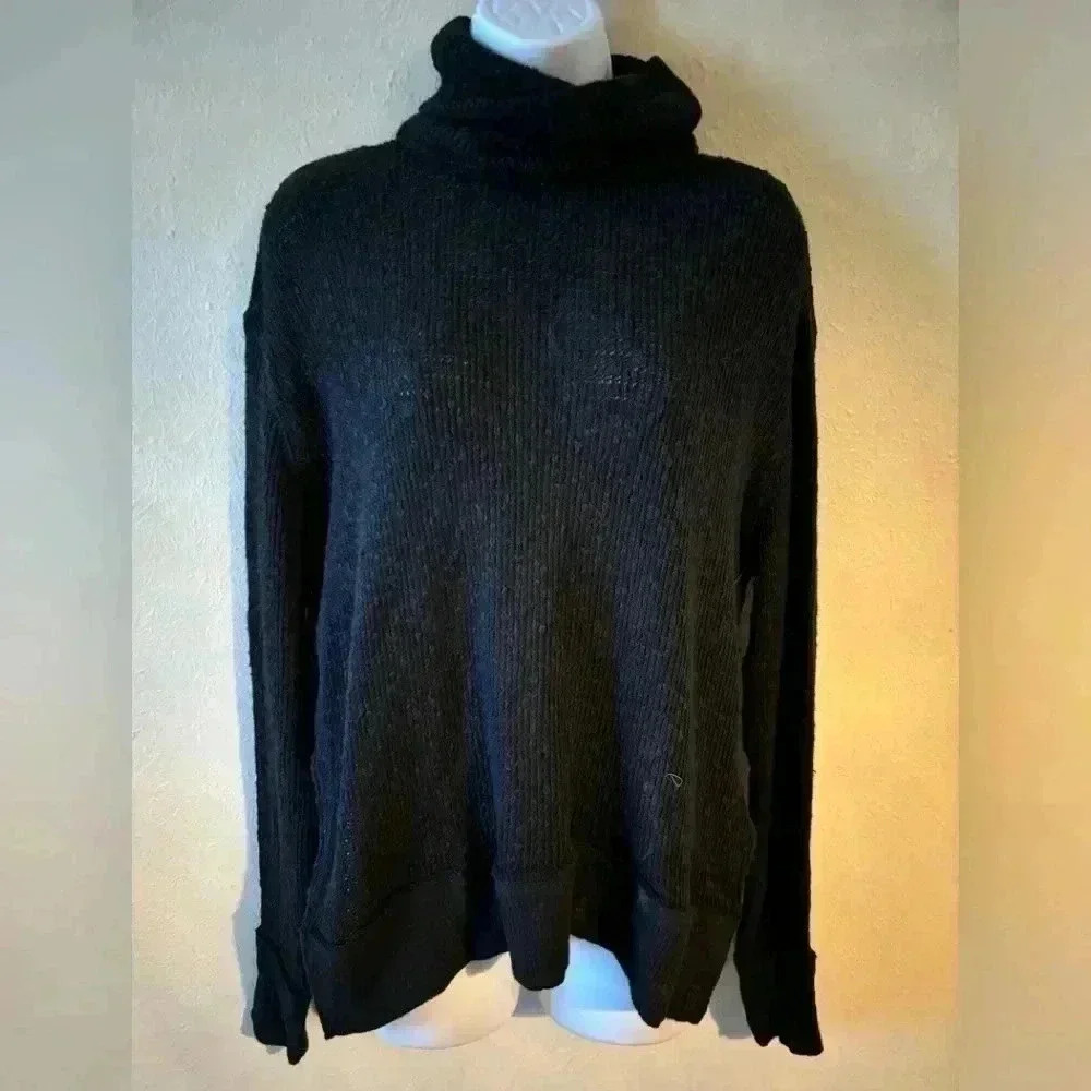 We the free turtle neck